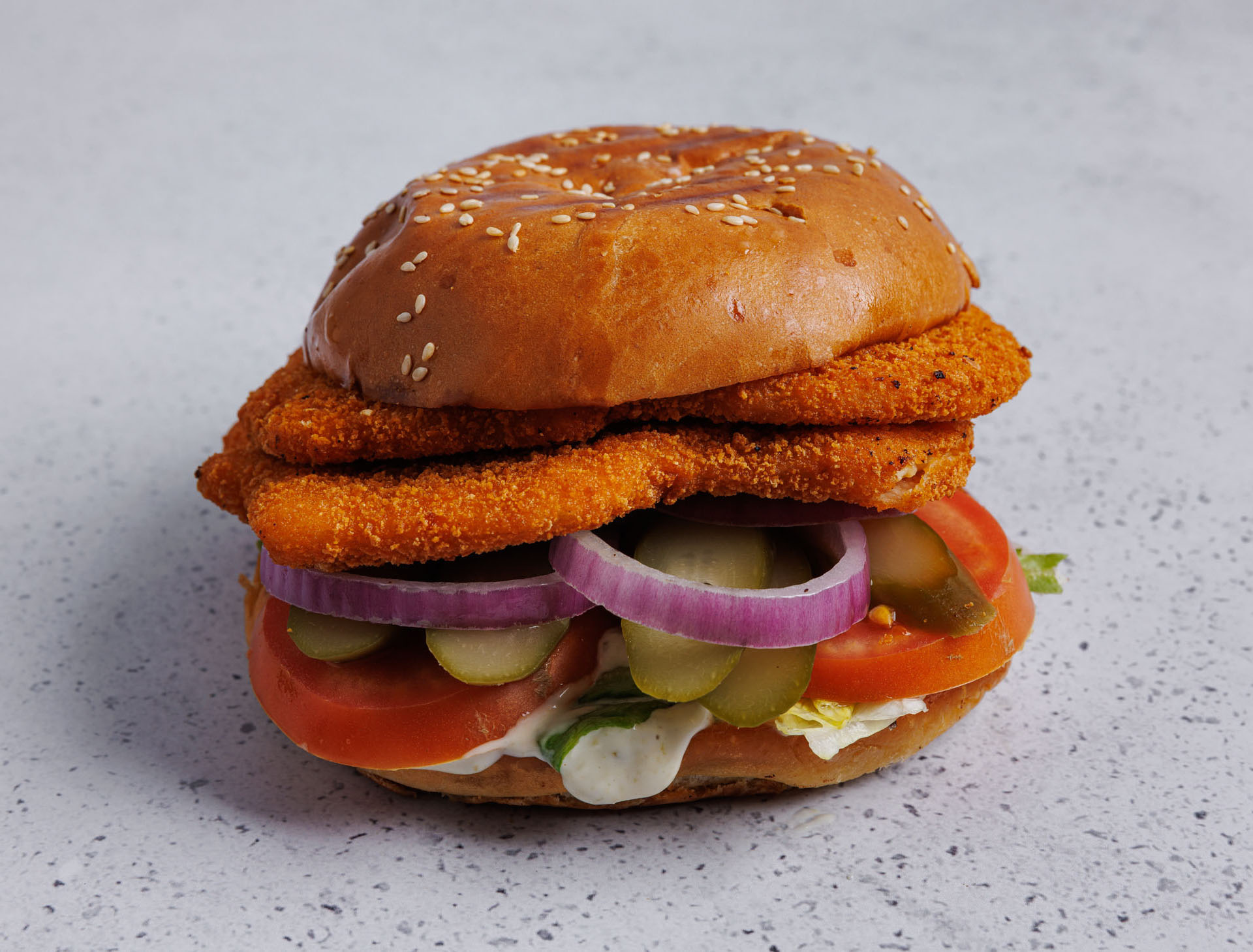 Chicken pack שניצל עוף מוגש בלחמניית בורגר